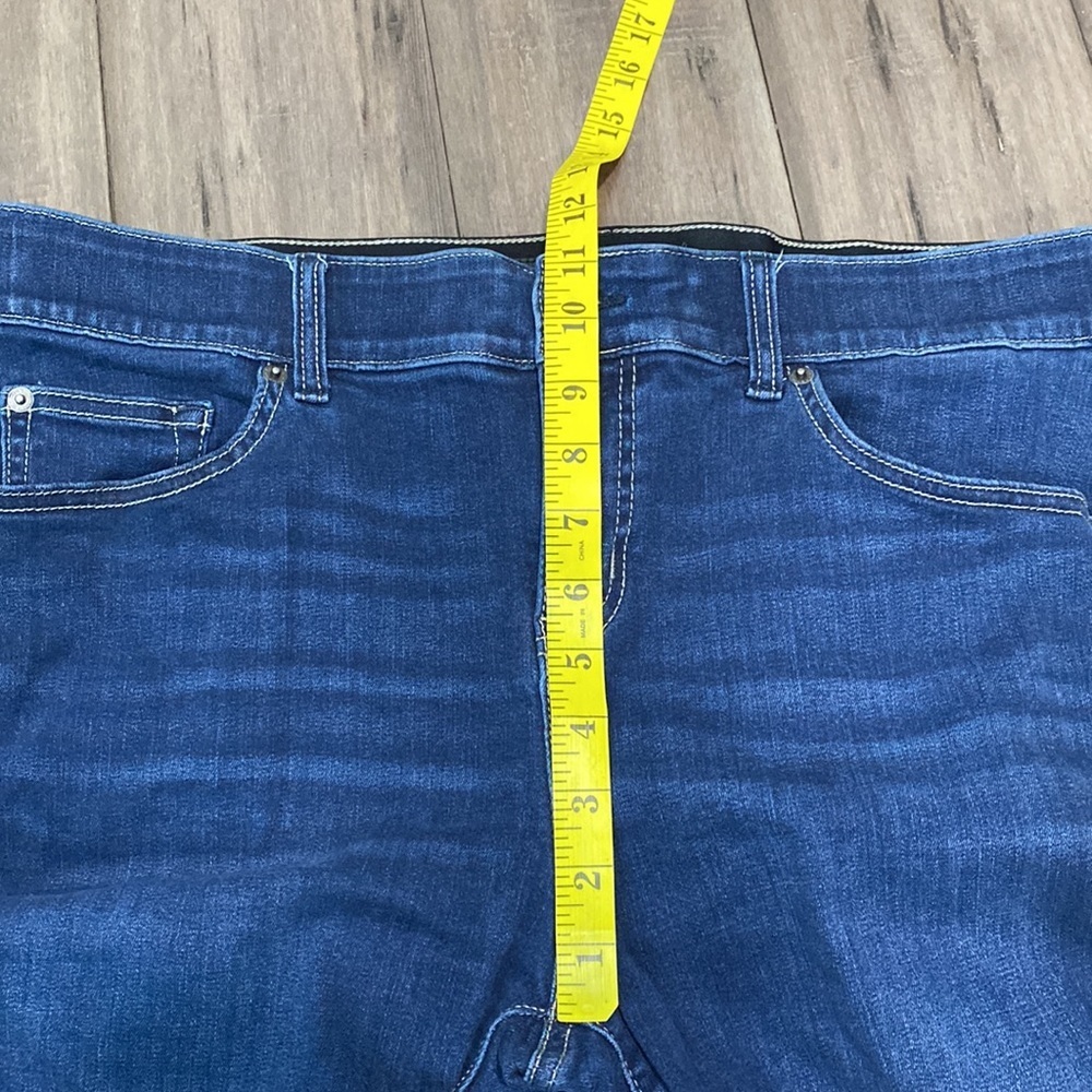 Torrid jeans premium short‎ - Picture 7 of 8